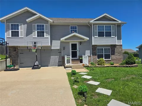 102 Mary Catherine St, Waynesville, MO 65583