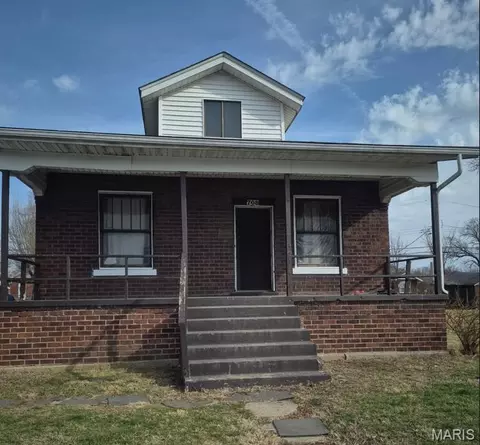 708 Alhambra Ct, East St Louis, IL 62205