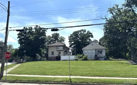 703 N Elm St, Greenville, IL 62246