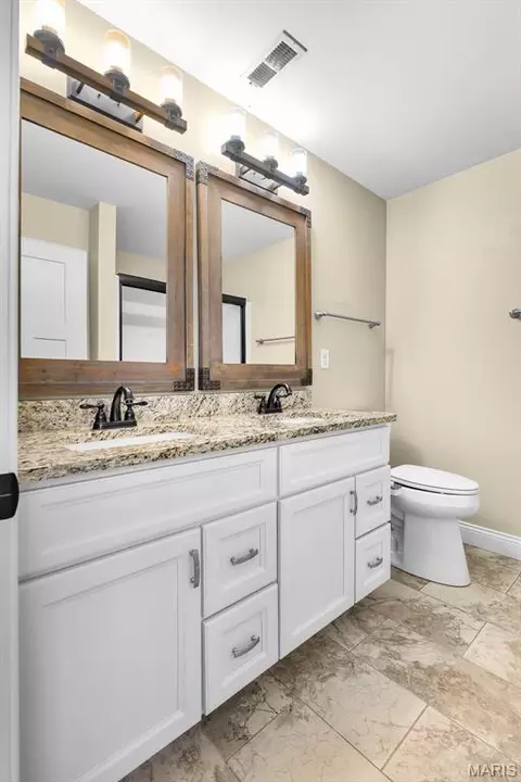 Bath - 2502 Oak St, Jackson, MO 63755 photo 1 of 3
