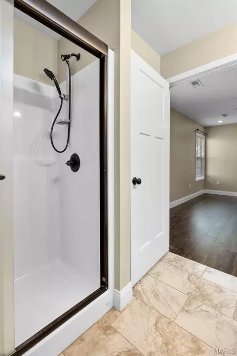 Bath - 2502 Oak St, Jackson, MO 63755 photo 2 of 3
