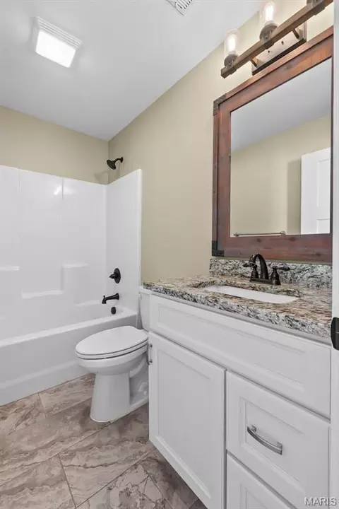 Bath - 2502 Oak St, Jackson, MO 63755 photo 3 of 3
