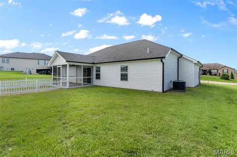 Exterior - 2502 Oak St, Jackson, MO 63755 photo 4 of 8