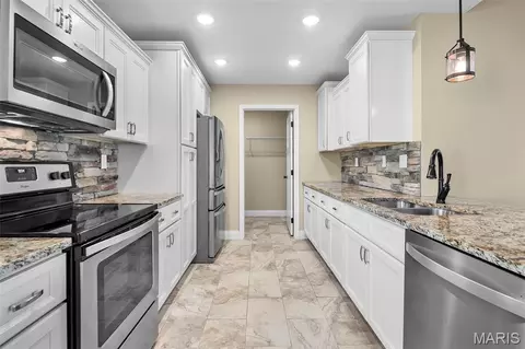 Kitchen - 2502 Oak St, Jackson, MO 63755 photo 2 of 3