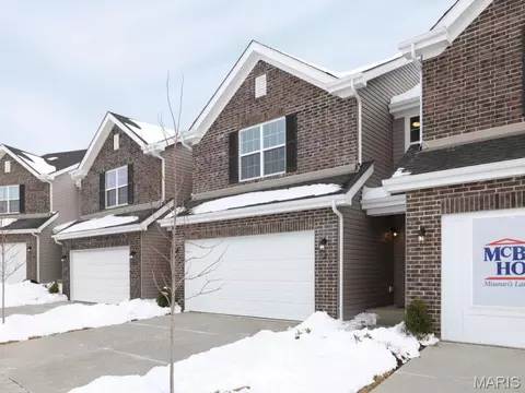 12 Fairmount Grove Dr, Saint Peters, MO 63376