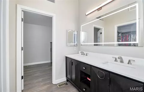 Bath - 16873 Enderbush Ln, Eureka, MO 63025 photo 1 of 6
