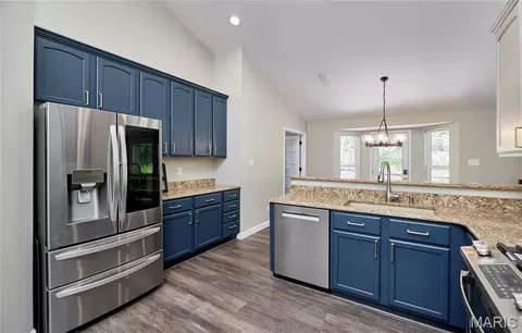 Kitchen - 16873 Enderbush Ln, Eureka, MO 63025 photo 5 of 7