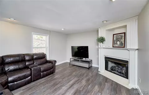 Living - 16873 Enderbush Ln, Eureka, MO 63025 photo 6 of 6