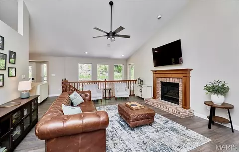 Living - 16873 Enderbush Ln, Eureka, MO 63025 photo 3 of 6