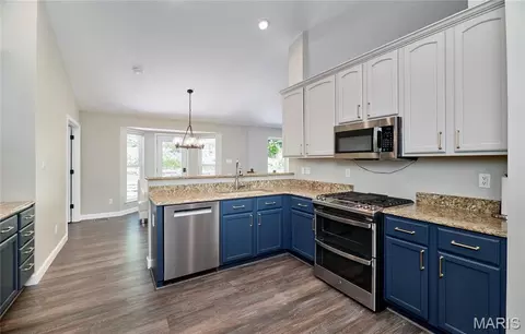 Kitchen - 16873 Enderbush Ln, Eureka, MO 63025 photo 3 of 7