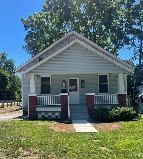 408 S 15th St, Belleville, IL 62220