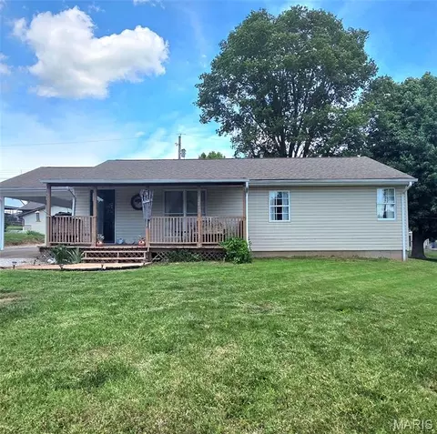 123 Allan St, Chester, IL 62233