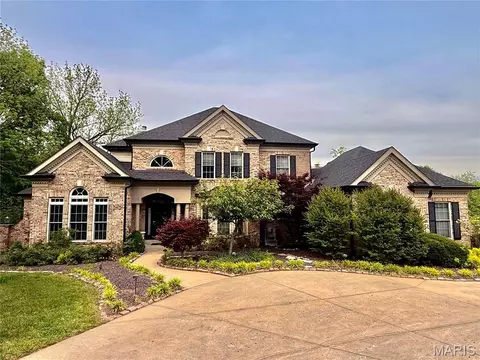 17 West Dr, Chesterfield, MO 63017