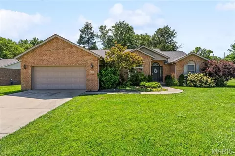 432 Meadowlark Ln, Belleville, IL 62220