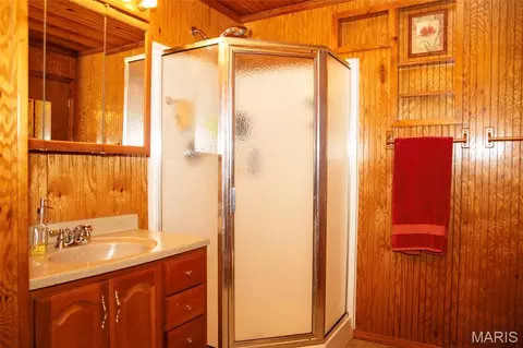 Bath - 211 Henry Hicks Rd, Herod, IL 62947 photo 1 of 3