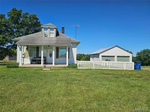 4511 Chester Rd, Chester, IL 62233