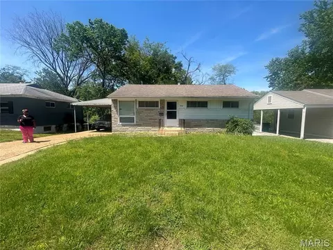 5661 Parchester Dr, Saint Louis, MO 63121