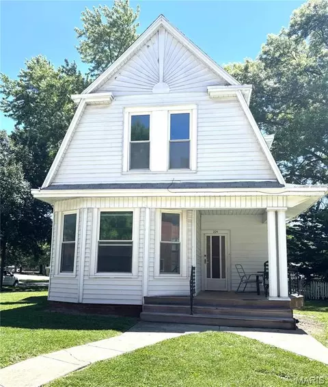 224 N Elm St, Greenville, IL 62246