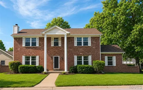 110 Antoinette Ter, Lake Saint Louis, MO 63367