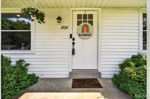 Exterior - 1024 Rose Hill Ln, Ellisville, MO 63021 photo 2 of 6