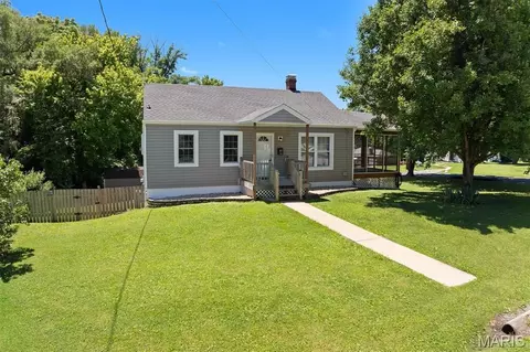 600 Arrowhead Dr, Collinsville, IL 62234