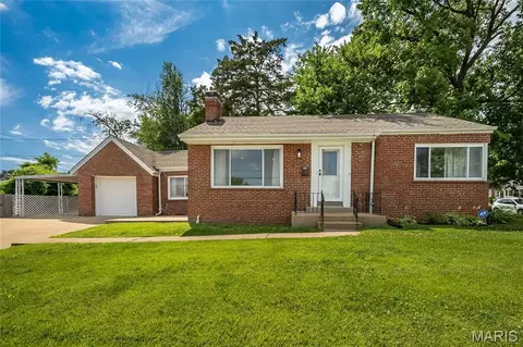 6300 Ashwell Dr, Saint Louis, MO 63123