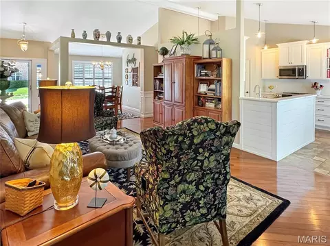 Living - 17432 Hilltop Ridge Dr, Eureka, MO 63025 photo 1 of 7