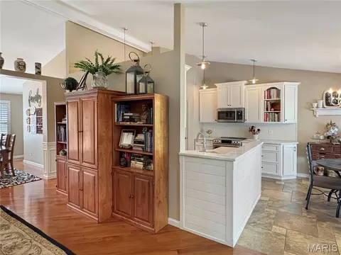 Kitchen - 17432 Hilltop Ridge Dr, Eureka, MO 63025 photo 2 of 8