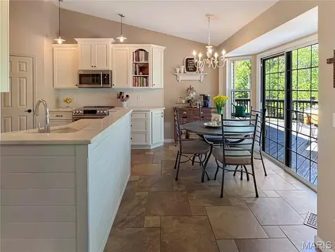 Kitchen - 17432 Hilltop Ridge Dr, Eureka, MO 63025 photo 4 of 8