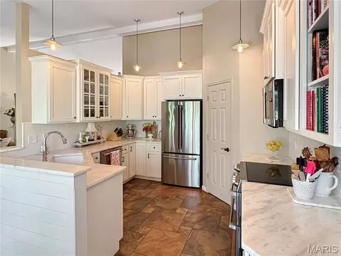 Kitchen - 17432 Hilltop Ridge Dr, Eureka, MO 63025 photo 1 of 8