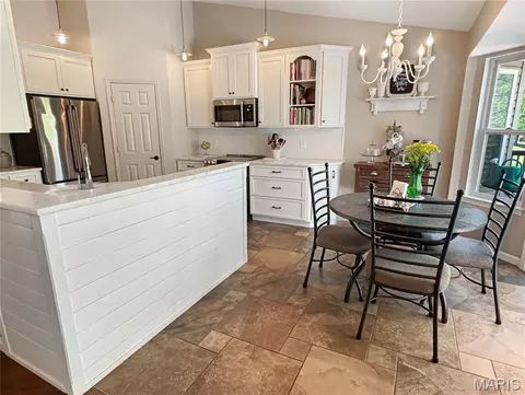Kitchen - 17432 Hilltop Ridge Dr, Eureka, MO 63025 photo 7 of 8