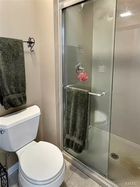 Bath - 17432 Hilltop Ridge Dr, Eureka, MO 63025 photo 5 of 7