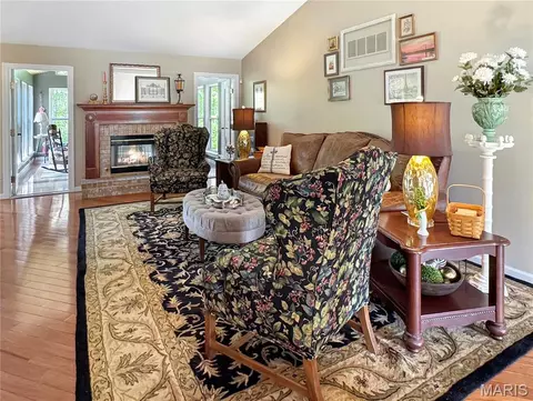 Living - 17432 Hilltop Ridge Dr, Eureka, MO 63025 photo 5 of 7
