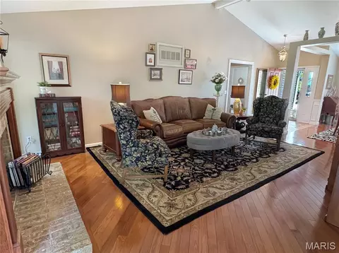 Living - 17432 Hilltop Ridge Dr, Eureka, MO 63025 photo 3 of 7