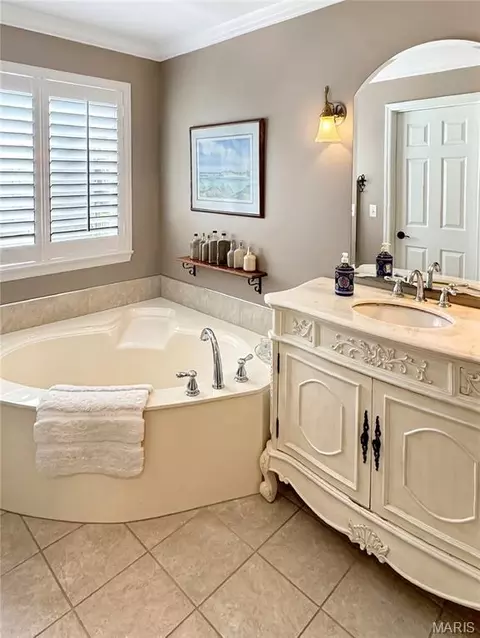 Bath - 17432 Hilltop Ridge Dr, Eureka, MO 63025 photo 1 of 7