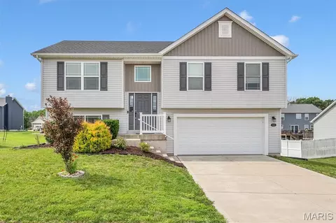 912 Mohawk Ct, Warrenton, MO 63383