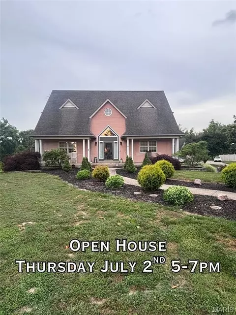 42 Hickory St, Nashville, IL 62263