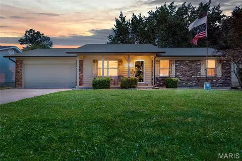 126 Del Oro Dr, Saint Peters, MO 63376