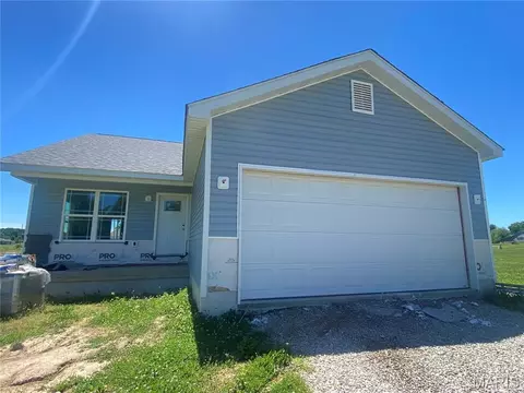1406 Heather Ln, Greenville, IL 62246