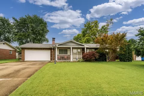 2560 Stratford Ln, Granite City, IL 62040