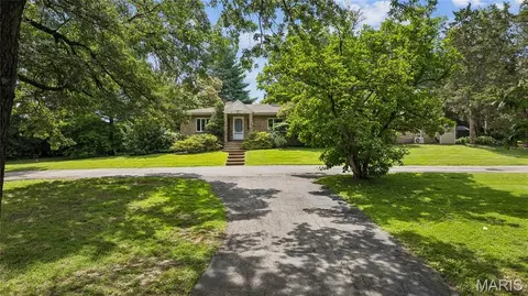 7 Clayton Ter, Frontenac, MO 63131