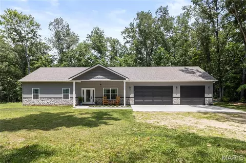 106 Ogborn Dr, Farmington, MO 63640
