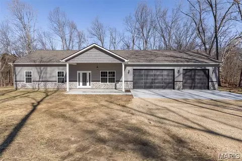 106 Ogborn Dr, Farmington, MO 63640