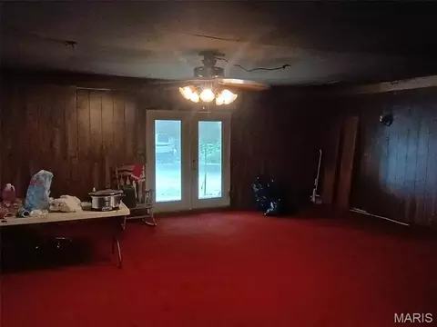 Living - 805 Phillips Ave, Salem, MO 65560 photo 4 of 6