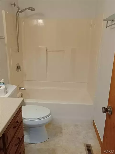 Bath - 805 Phillips Ave, Salem, MO 65560 photo 4 of 4