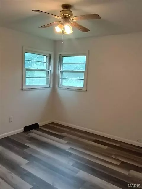 Bedroom - 805 Phillips Ave, Salem, MO 65560 photo 2 of 3