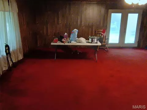 Living - 805 Phillips Ave, Salem, MO 65560 photo 3 of 6
