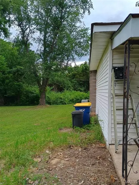 Exterior - 805 Phillips Ave, Salem, MO 65560 photo 1 of 4