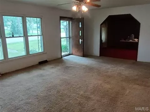 Living - 805 Phillips Ave, Salem, MO 65560 photo 1 of 6