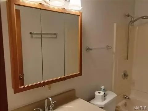 Bath - 805 Phillips Ave, Salem, MO 65560 photo 2 of 4